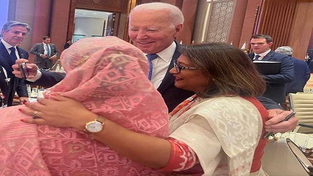 সেলফি নেওয়ার সময় জো বাইডেনের সঙ্গে কী আলাপ হয়েছে,  জানালেন সায়মা ওয়াজেদ 
