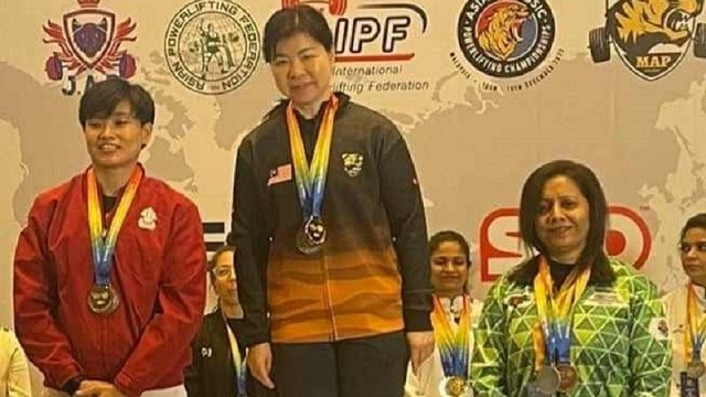 ৫০ বছর বয়সেও এশিয়ান পাওয়ারলিফটিংয়ে শাম্মীর বাজিমাত