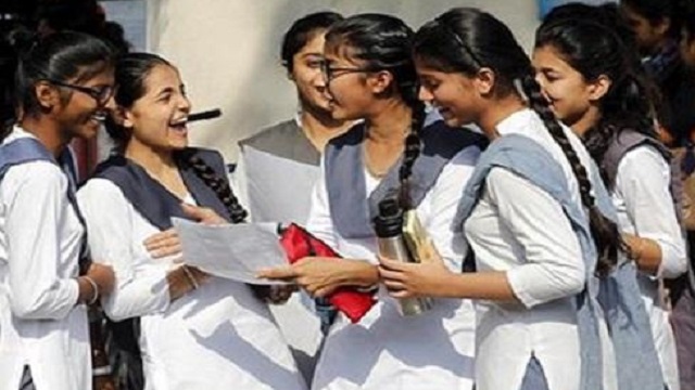 স্কুলের শিক্ষার্থীরাও টিকার আওতায় আসছে