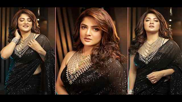 কালো শাড়িতে গর্জিয়াস শ্রাবন্তী
