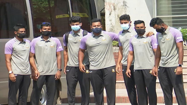 ৪১ জনের বহর নিয়ে ঢাকা ছাড়ল বাংলাদেশ টেস্ট দল