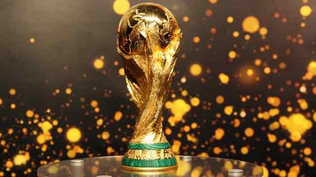 আবারও ফুটবল বিশ্বকাপের ট্রফি আসছে বাংলাদেশে