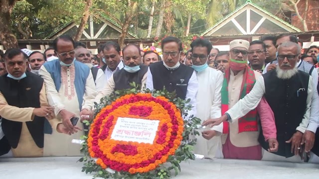 গোপালগঞ্জে বঙ্গবন্ধুর সমাধিতে শ্রদ্ধা