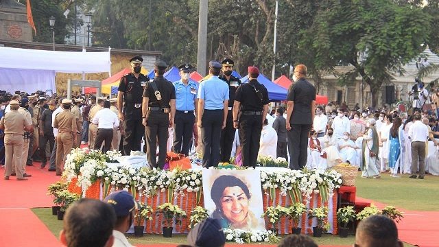 রাষ্ট্রীয় মর্যাদায় শেষ হলো লতার শেষকৃত্য