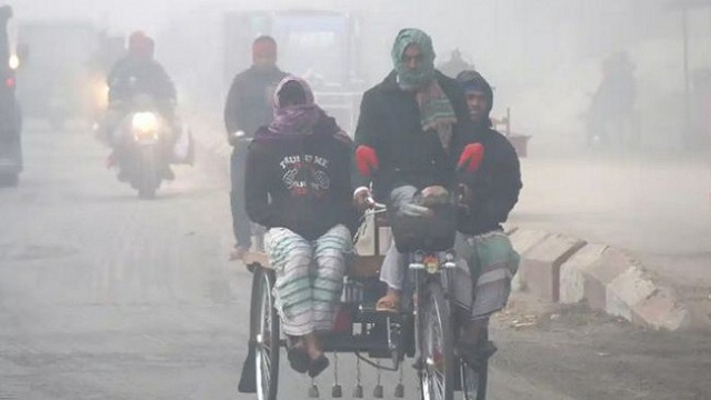হাড় কাঁপানো শীতে কাঁপছে দেশ