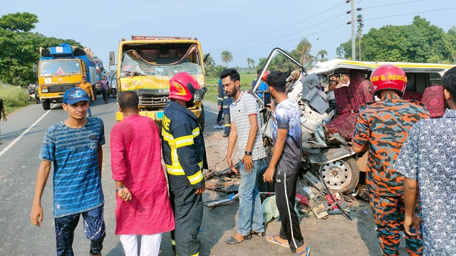 সাতক্ষীরায় ট্রাক-অ্যাম্বুলেন্স সংঘর্ষ: নিহত বেড়ে ৫