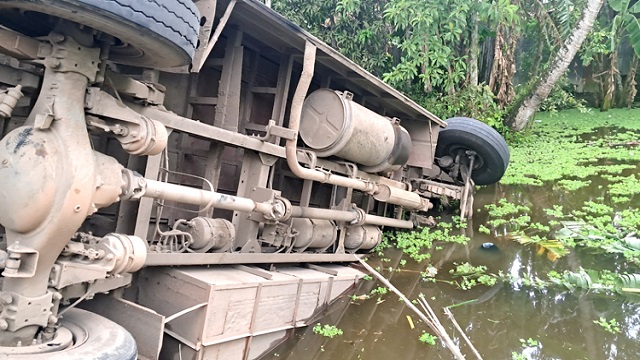 মাইজভান্ডার দরবার শরিফের ৬০ ভক্ত নিয়ে বাস খাদে 