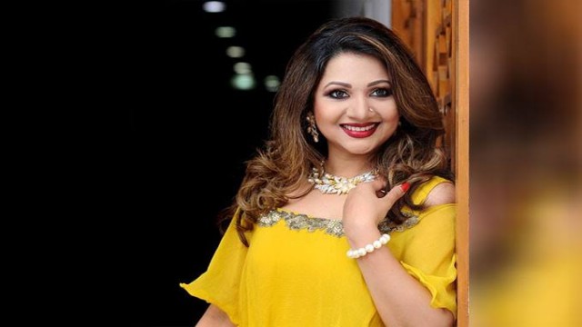 ভক্তদের নাচাতে আসছেন আঁখি আলমগীর