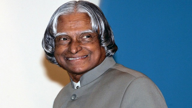 আমায় গড়েছেন যারা, তাদের ভুলি কি করে?