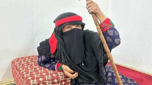 ১১০ বছর বয়সে স্কুলে ফিরলেন সৌদি আরবের যে নারী
