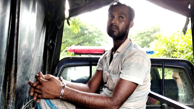 প্রেমিককে আটকে রেখে পার্কের ভেতরে প্রেমিকাকে ধর্ষণ চেষ্টা!