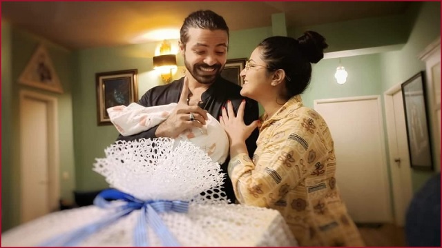 বাবা দিবসে কাকে ইঙ্গিত করে খোঁচা দিলেন পরীমনি?