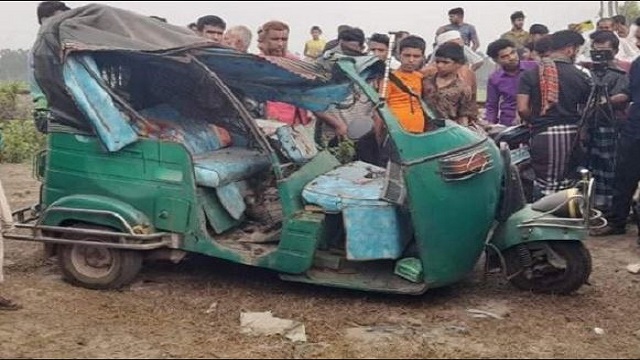 বগুড়ায় পিকআপ-অটোরিকশা সংঘর্ষে নিহত ৩