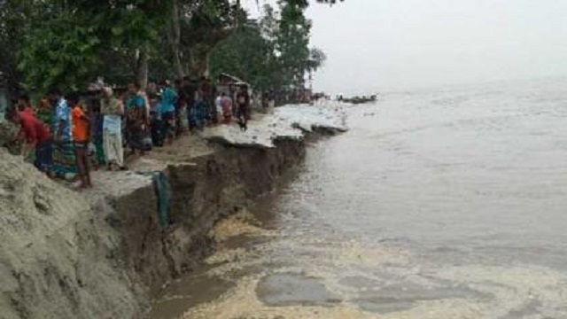 যমুনা নদীর পানি বৃদ্ধি, বিলীন হচ্ছে বাড়িঘর