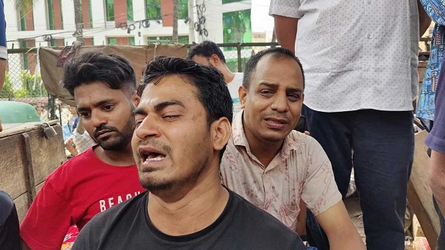 বঙ্গবাজার অগ্নিকাণ্ডে জ্বলছে রুটি-রুজির স্বপ্ন