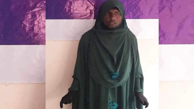 এলাকায় বোরকা পরে ঘুরছিল যুবক, অতঃপর যা হলো...