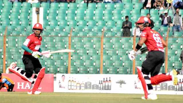 চট্টগ্রামে বিপিএলে ইফতিখারের ঝড়ো ফিফটিতে বরিশালের ২০২