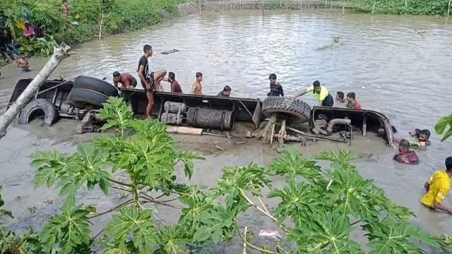 ঝালকাঠিতে বাস দুর্ঘটনার ২৪ ঘণ্টা পার হলেও কোনো মামলা হয়নি