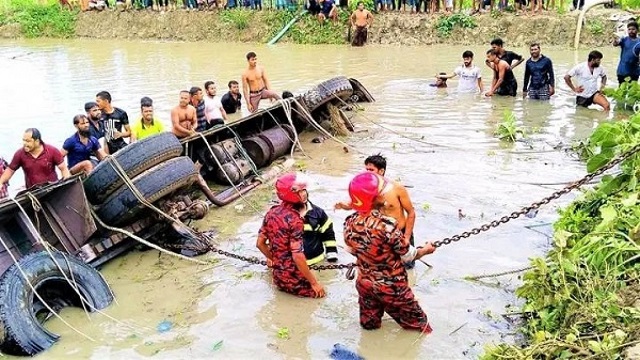 ঝালকাঠিতে বাস দুর্ঘটনা : তদন্তে আরও ৭ দিন সময় চায় কমিটি