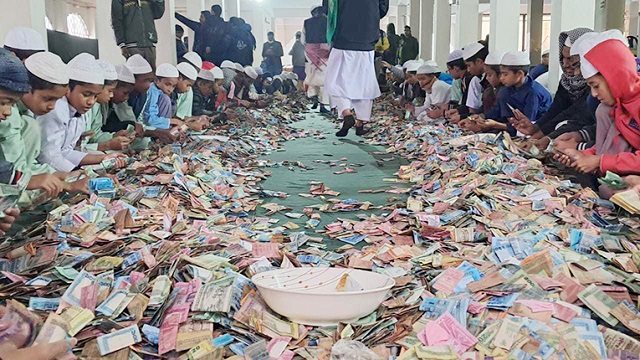 পাগলা মসজিদের ৮ সিন্দুকে ২০ বস্তা টাকা!
