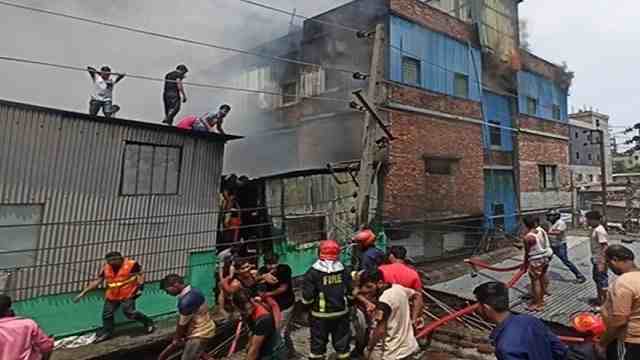 চকবাজারে অগ্নিকাণ্ড : ২ লাখ টাকা করে পাবে নিহতদের পরিবার