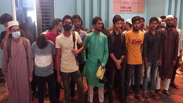 কোচিং সেন্টার থেকে শিবির সন্দেহে ২৬ শিক্ষার্থী আটক
