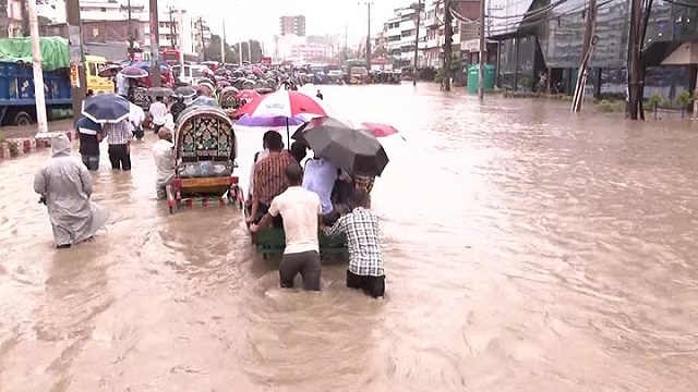 চট্টগ্রামে বিদ্যুৎহীন পানিবন্দি ৬ লাখ মানুষ