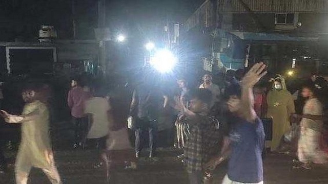 গাজীপুরে চলন্ত বাস থেকে ফেলে নারী হত্যার অভিযোগ, উত্তেজিত জনতা কী করলো...
