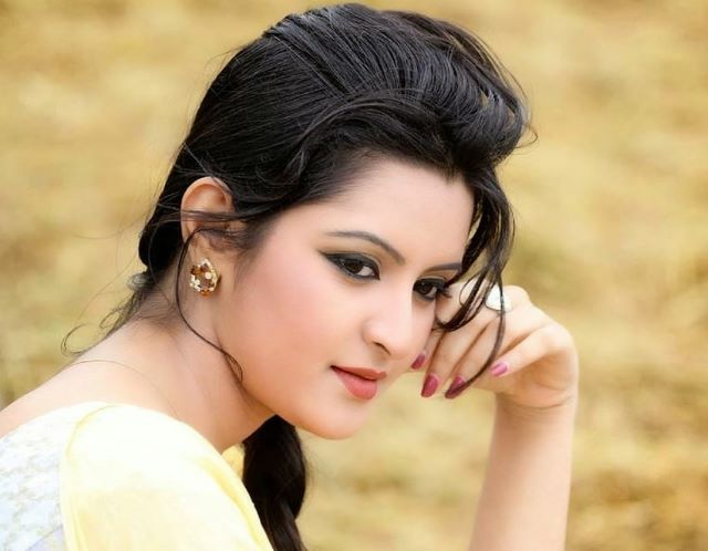 নারী পুরুষ কিসে আটকায় বললেন পরীমনি 