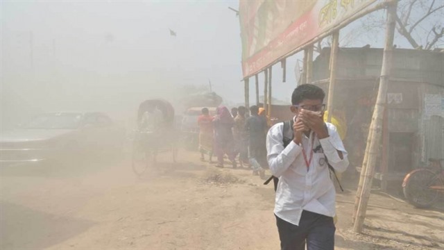 আবারো দূষিত শহরের তালিকার শীর্ষে ঢাকা