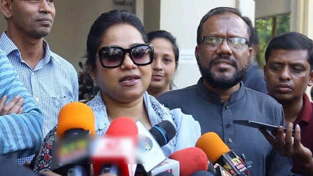 নৌকার সমর্থকরা জোর করে ভোট নিচ্ছে: অভিযোগ ডলি সায়ন্তনীর