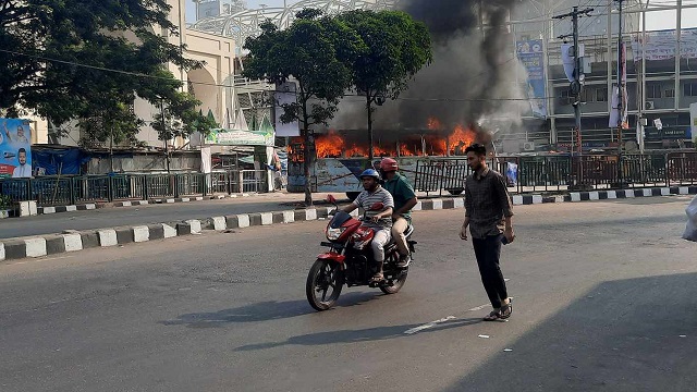 হরতালে বাসে আগুন!
