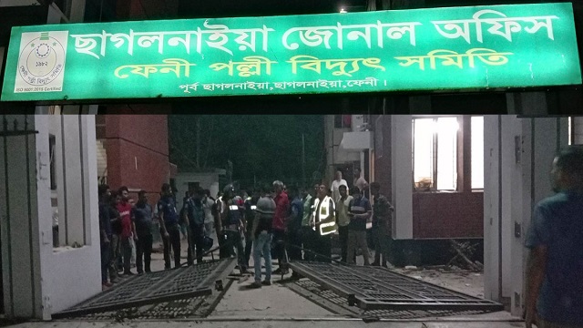 লোডশেডিংয়ের প্রতিবাদে পল্লী বিদ্যুৎ অফিসে হামলা