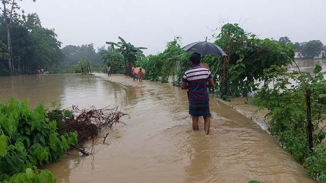 ফেনীতে মুহুরী নদীর বাঁধে ভাঙন, ৬ গ্রাম প্লাবিত