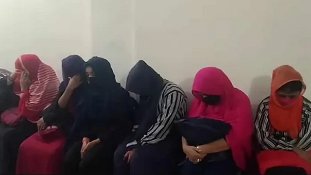 বাসায় অসামাজিক কার্যকলাপ, নারীসহ আটক ২১
