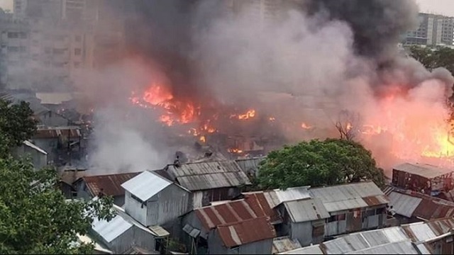 মহাখালীর সাততলা বস্তির আগুন নিয়ন্ত্রণে