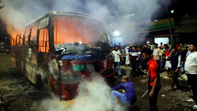 হরতাল-অবরোধে এক মাসে আগুনে পুড়ল ২১৭ যানবাহন