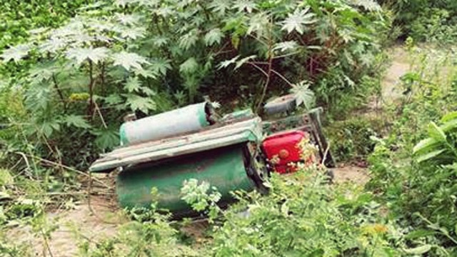 ফকিরহাটে ধান মাড়াই মেশিন উল্টে যুবকের মৃত্যু