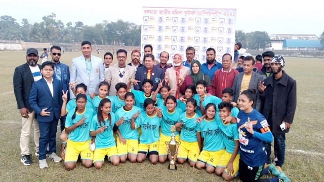 বঙ্গমাতা জাতীয় মহিলা ফুটবলে চ্যাম্পিয়ন সাতক্ষীরা