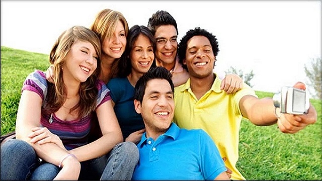 বয়স বাড়ার সঙ্গে সঙ্গে কমছে বন্ধুর সংখ্যা
