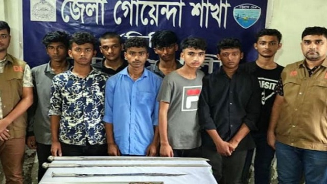 দেশীয় অস্ত্রসহ কিশোর গ্যাংয়ের ৮ সদস্য আটক