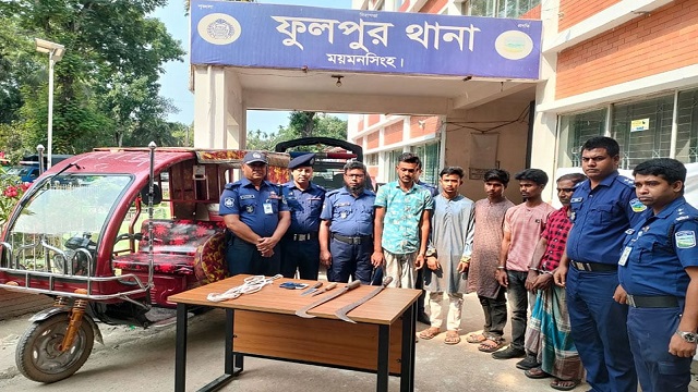 ময়মনসিংহের দেশীয় অস্ত্রসহ ৫ ডাকাত আটক 