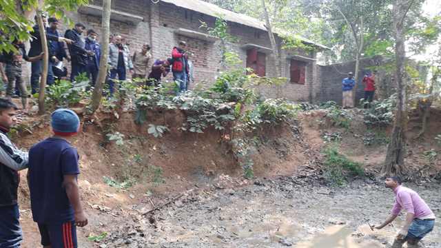 ঘোড়াঘাটে রিসান হত্যাকান্ডে ব্যবহৃত চাকু উদ্ধার