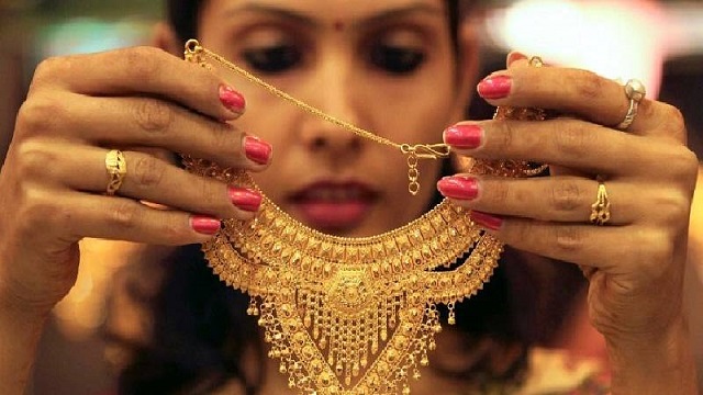 সপ্তাহের ব্যবধানে আবারও কমলো স্বর্ণের দাম