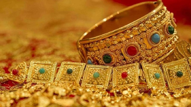 রেকর্ড দামে সোনা বিক্রি শুরু 
