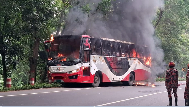 ঢাকা-খুলনা মহাসড়কে বাস-ইজিবাইক সংঘর্ষে নিহত ২