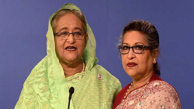 বোনকে নিয়ে পদ্মাসেতুতে হাঁটলেন প্রধানমন্ত্রী