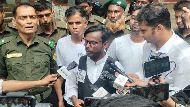 কেন্দ্র থেকে এজেন্ট বের করে দেয়ার অভিযোগ হিরো আলমের