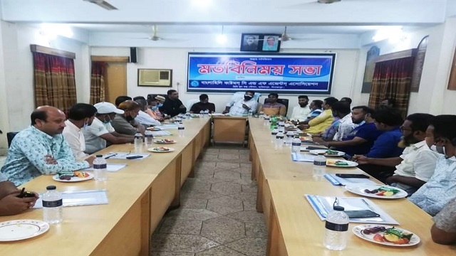 হিলি বন্দরের ব্যবসায়ীদের সাথে মত বিনিময়