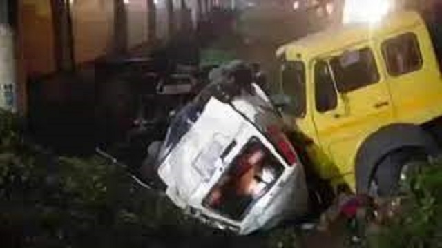 হবিগঞ্জে ট্রাক-পিকআপ-মাইক্রোর ত্রিমুখী সংঘর্ষ, নিহত ৫